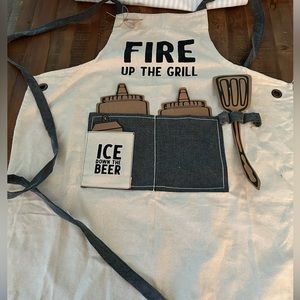 Super cute Grill Apron! Great Dad gift. Still has little paper accessories!